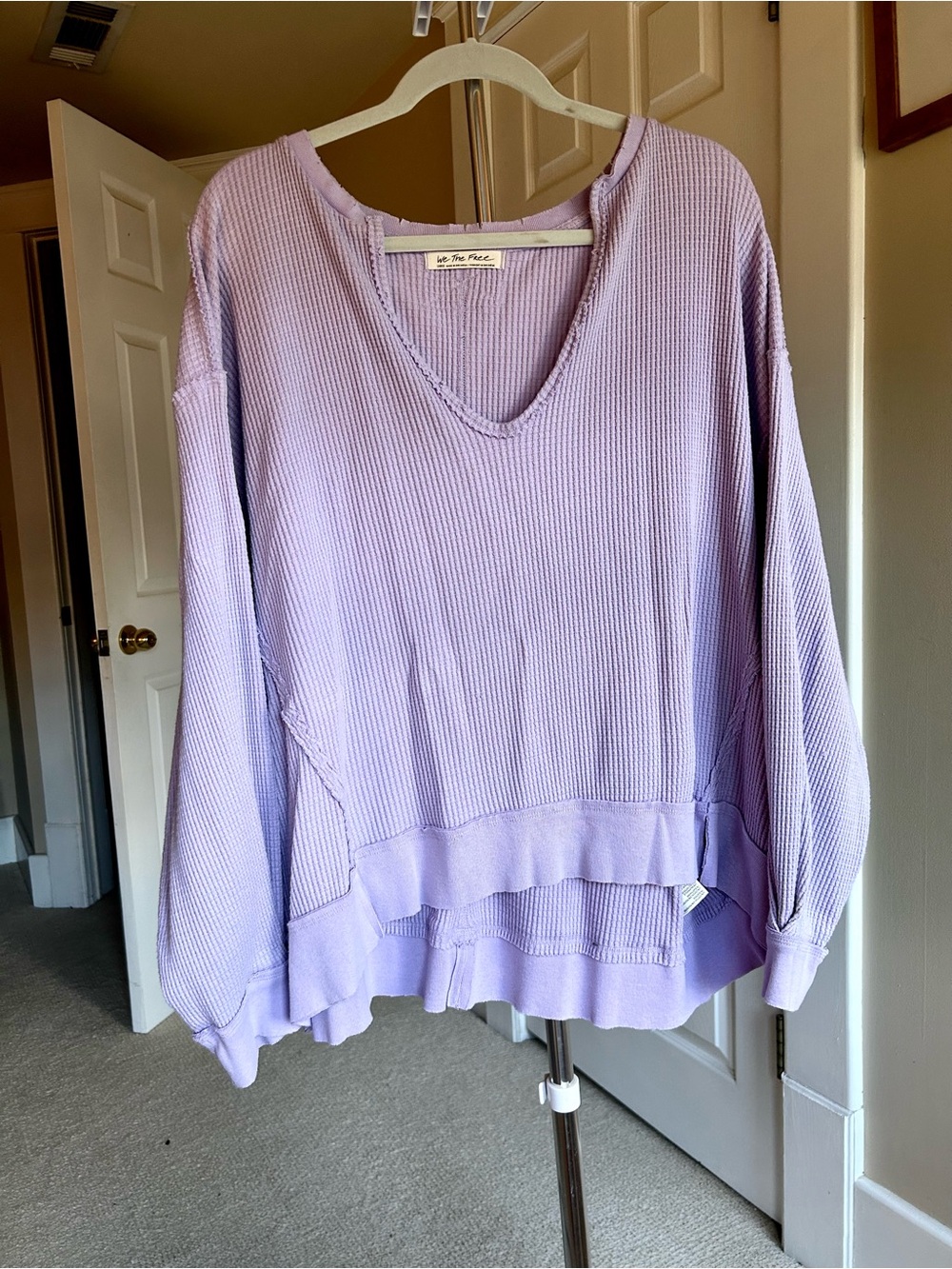 We The Free Lavender Waffle V-Neck Pullover like New..Size Large